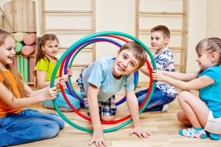 Se l'alunno cade nella palestra del comune, paga sempre la scuola